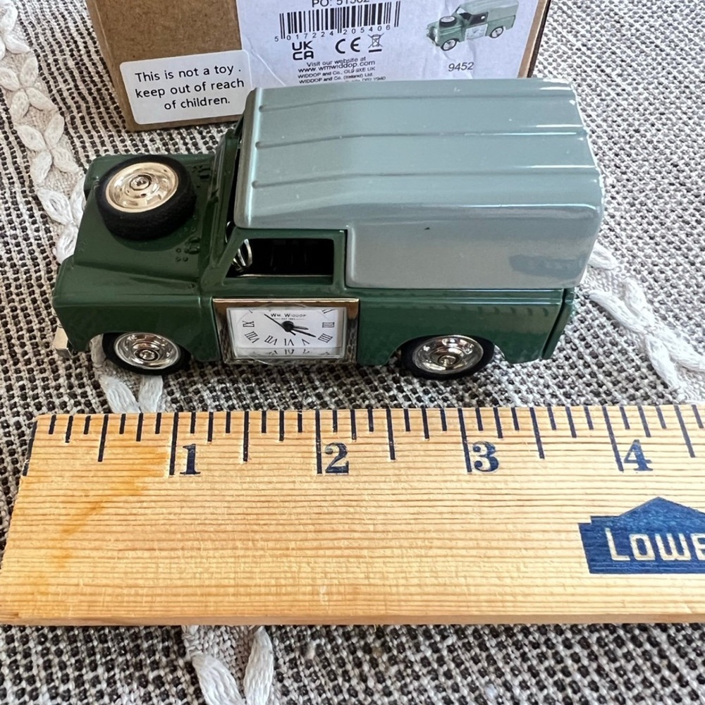 New in Box Land Rover Die Metal Desk Clock.